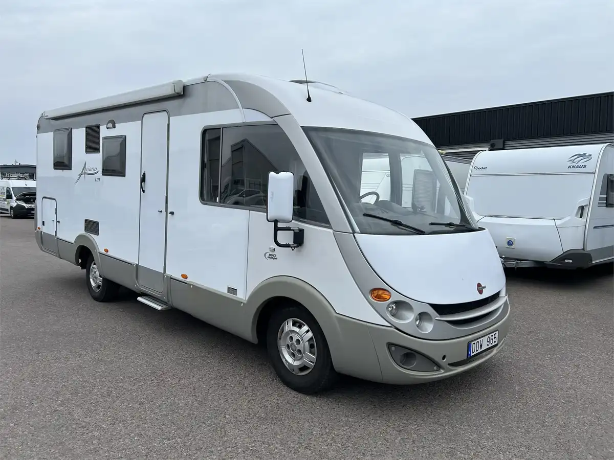 Bürstner I 725 AVIANO Queensbed & 3,0 l motor med — Övrigt