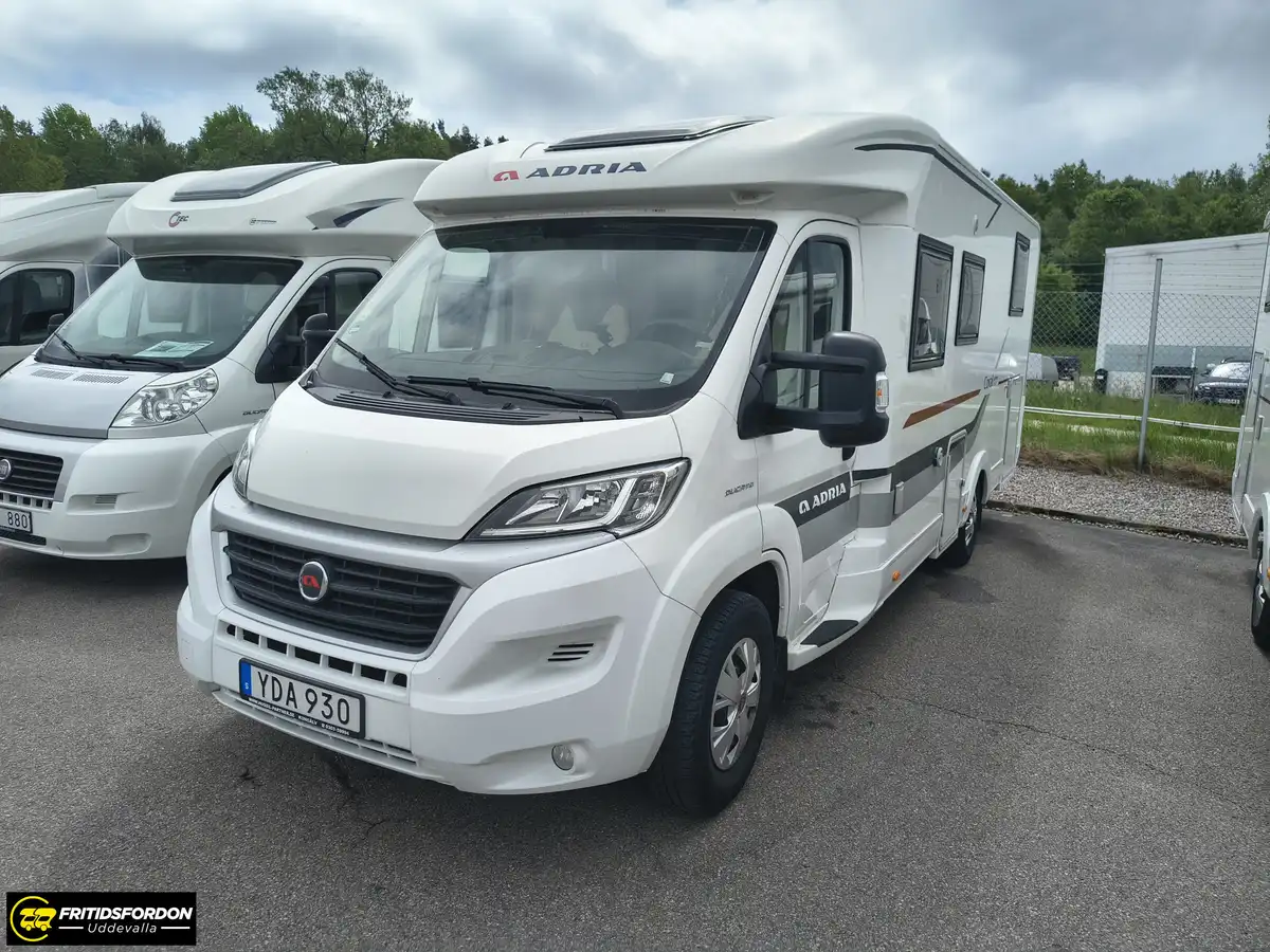Adria CORAL 690 SC — Halvintegrerad