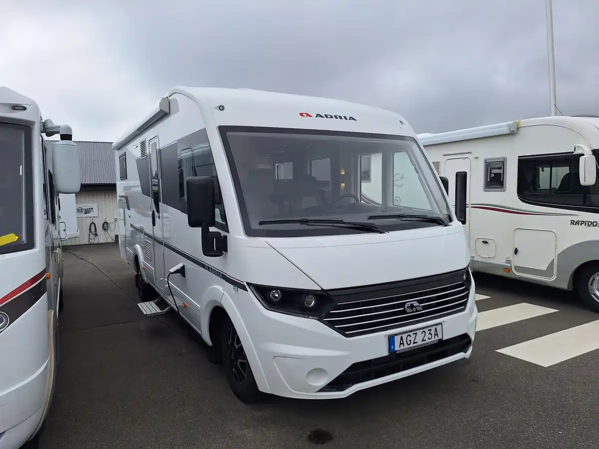 Adria Sonic I 700 Axess SC — Helintegrerad