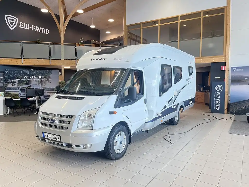 Hobby T 650 FLC — Halvintegrerad