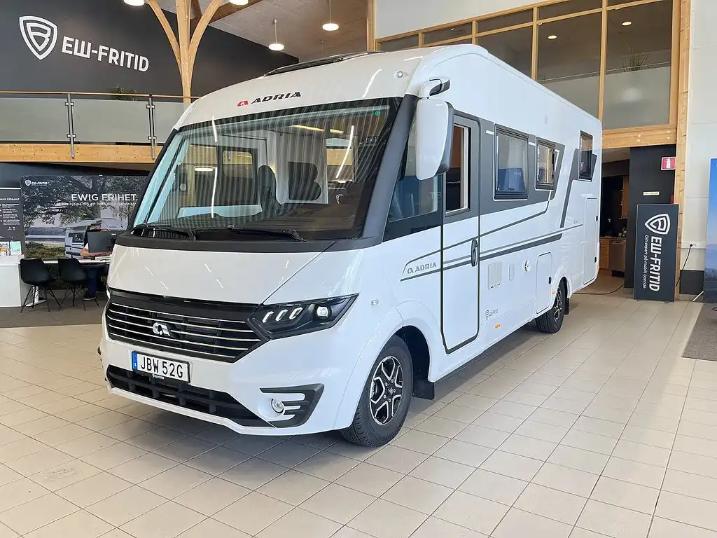 Adria SONIC PLUS 700 SL — Helintegrerad
