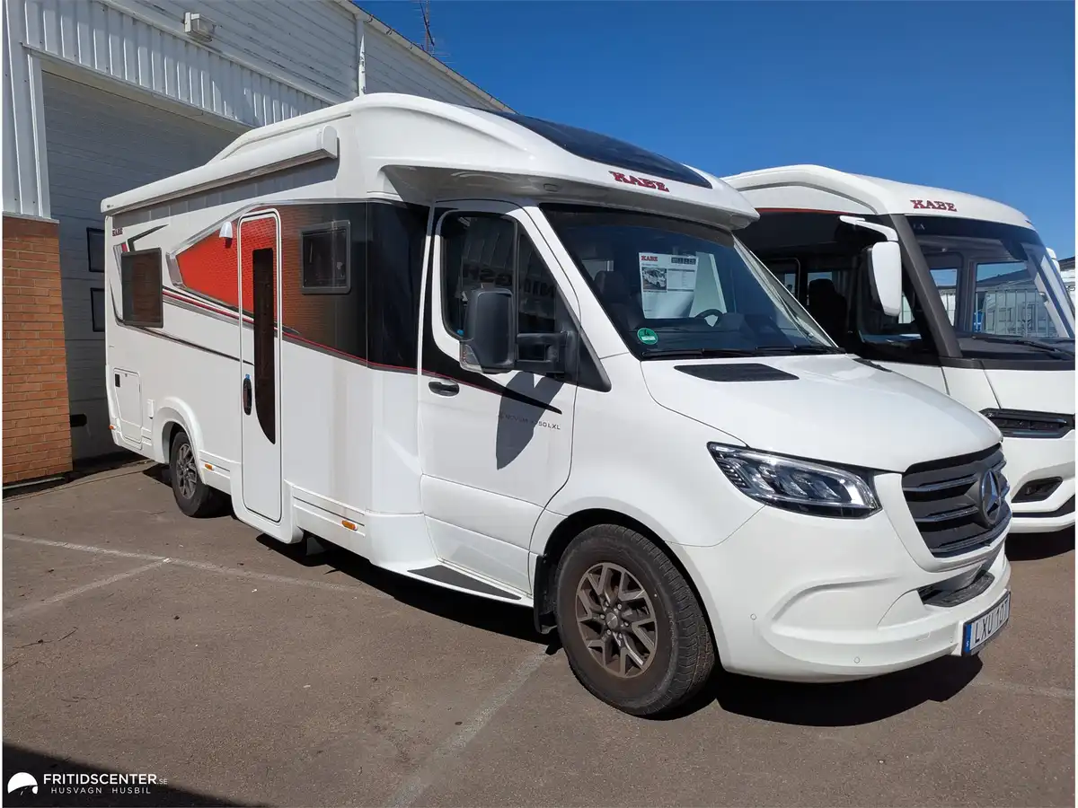 KABE Travel Master Novum 750 LXL — Halvintegrerad