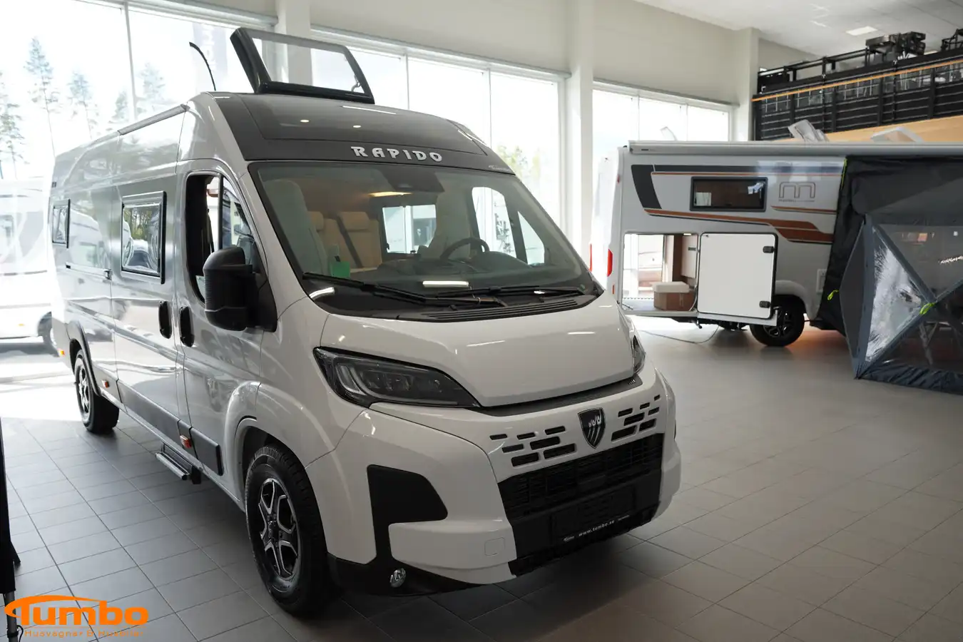 Rapido - V68 Långbädd 140hk Automat 4250kg Dieselpanna — Plåtis