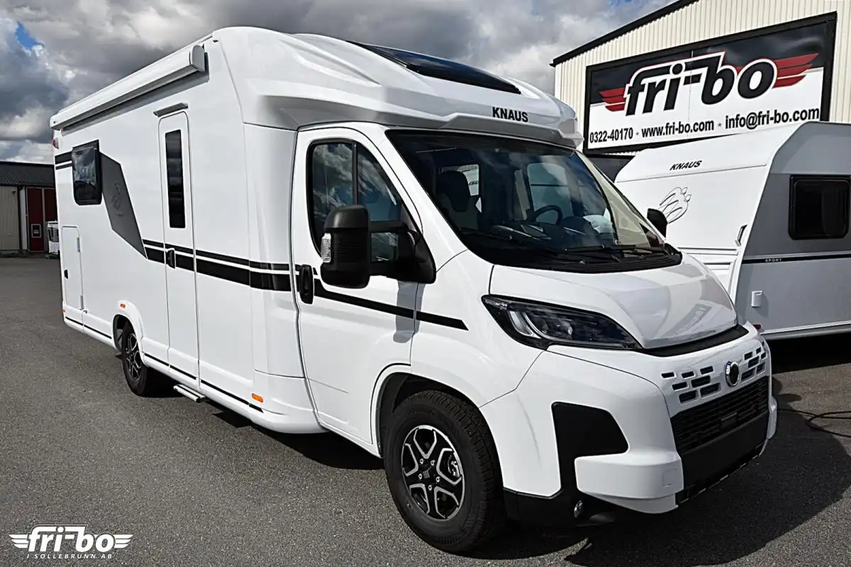 Knaus 700 LX L!VE WAVE Platinum Selection — Halvintegrerad