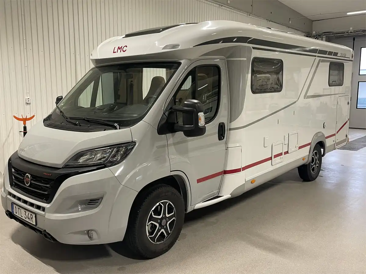 LMC T662 Höga bäddar Stort garage elmarkis — Halvintegrerad