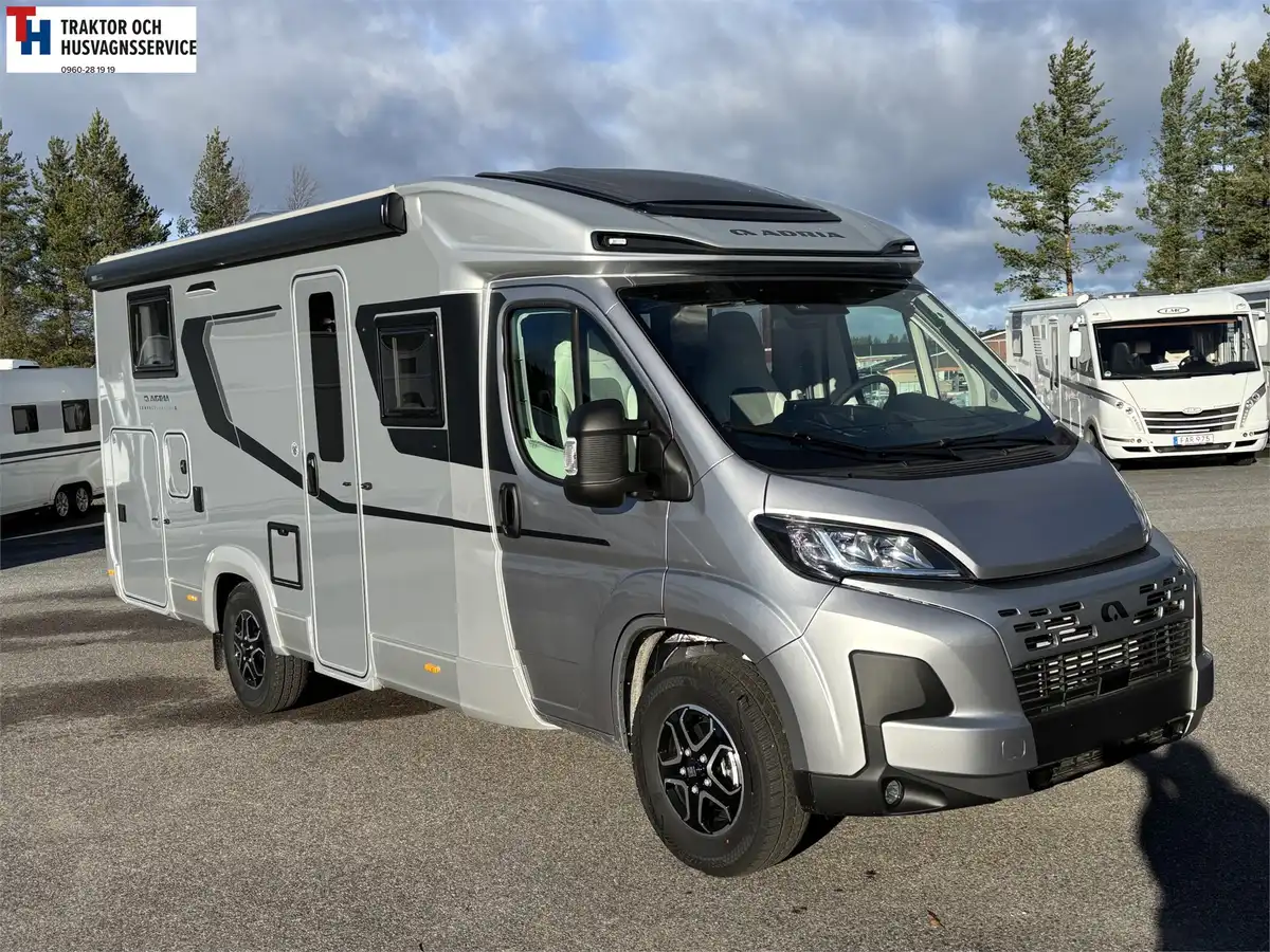 Adria COMPACT SUPREME DL 140HP 35L — Halvintegrerad