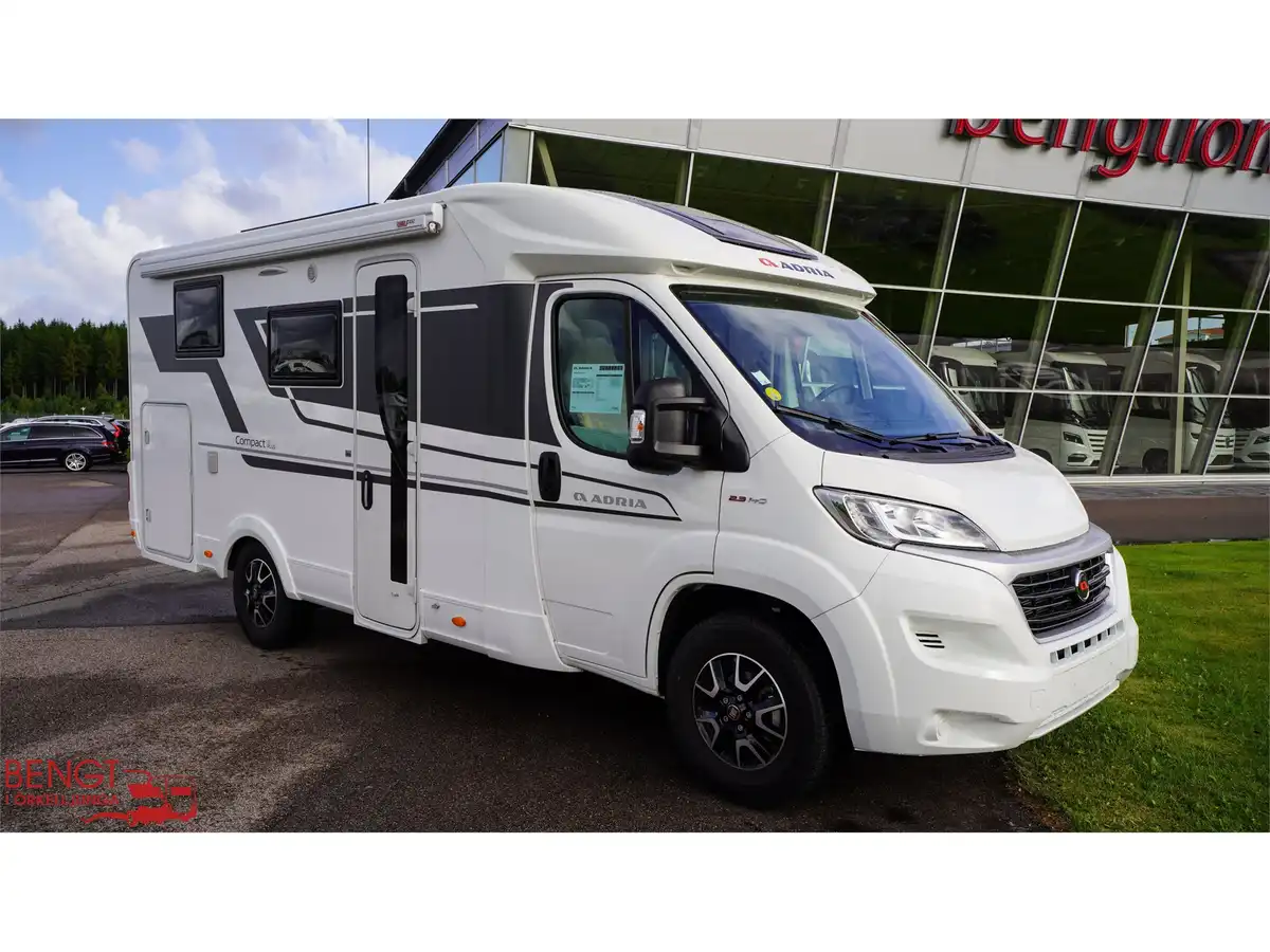 Adria Compact Plus SL — Halvintegrerad