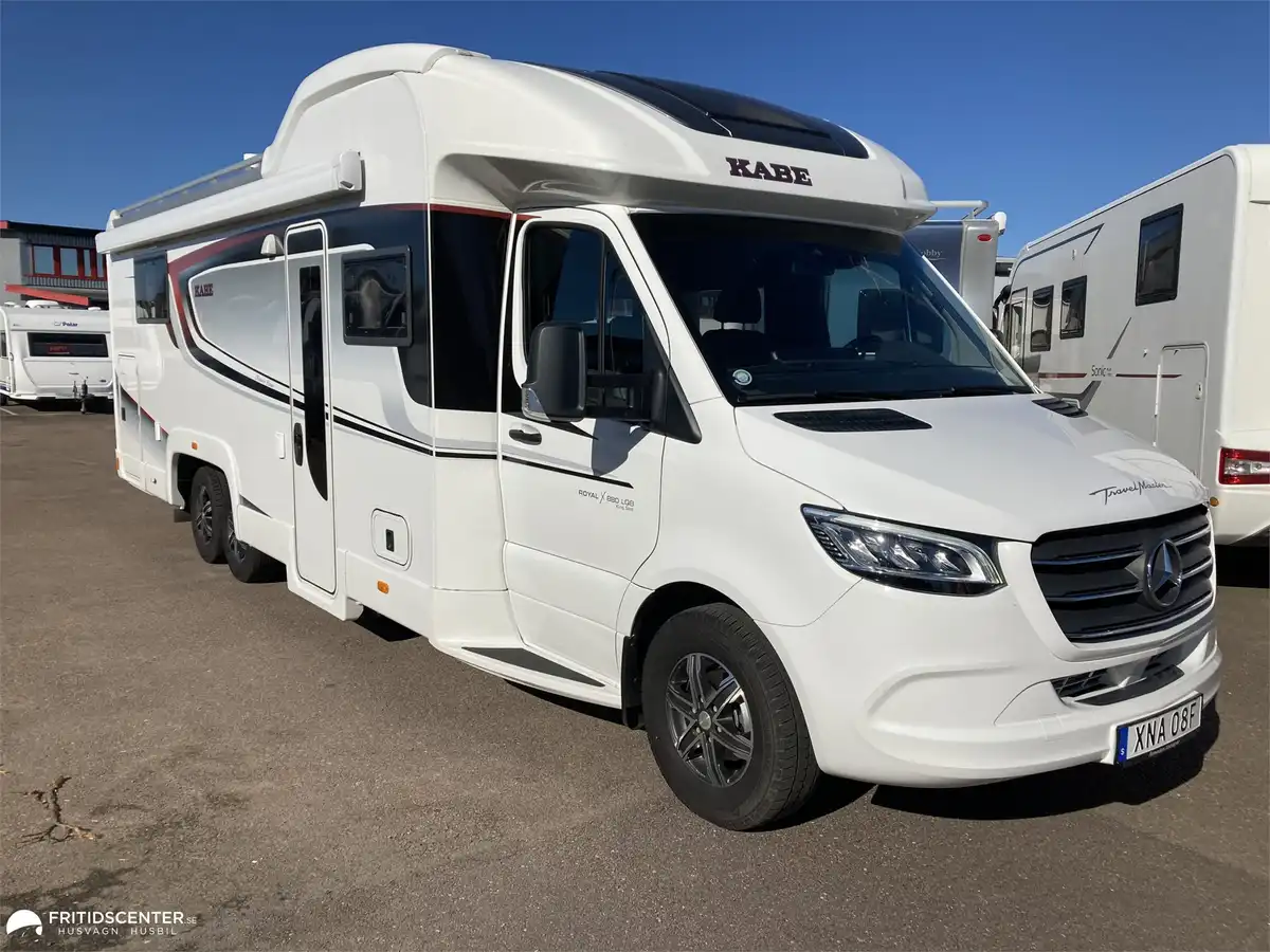 KABE Travel Master Royal X 880 LQB — Halvintegrerad med taksäng