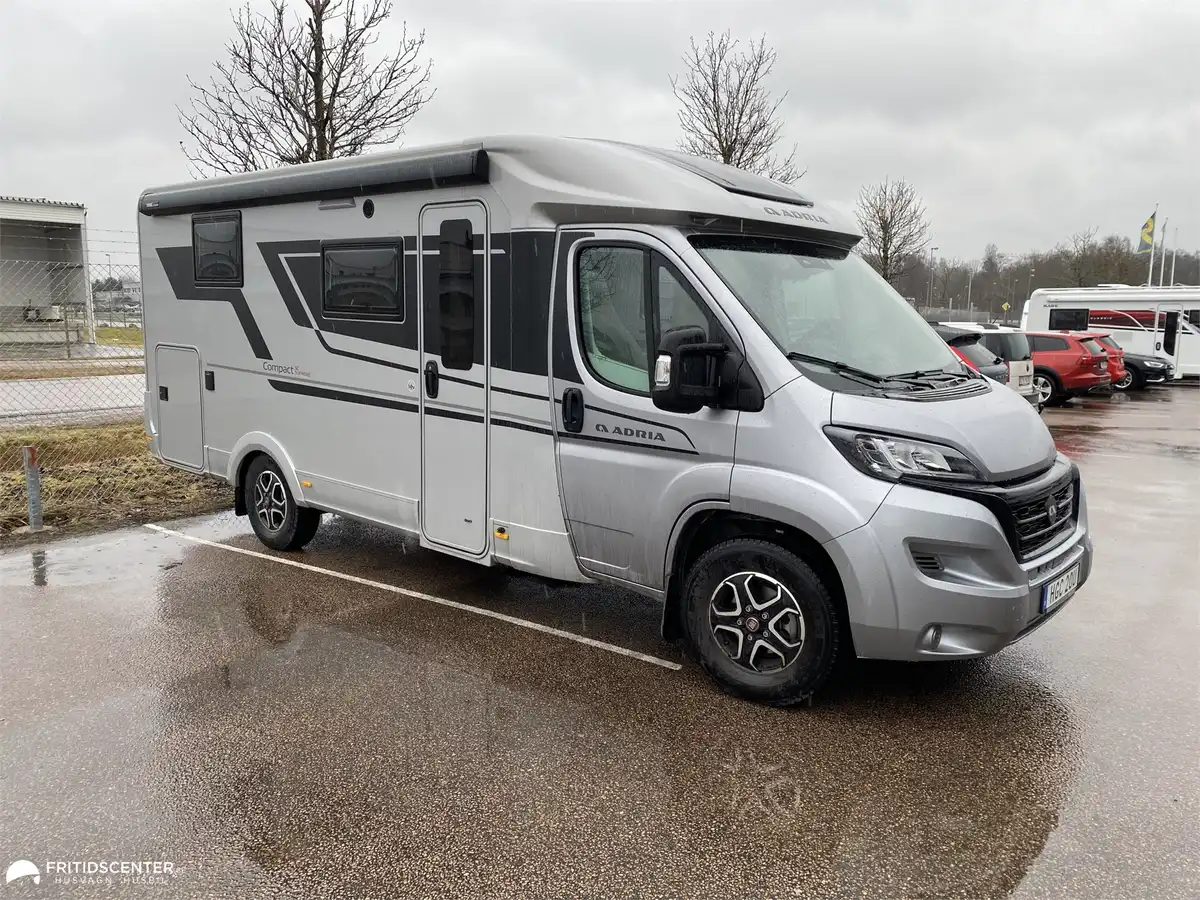 Adria COMPACT SUPREME SC — Halvintegrerad