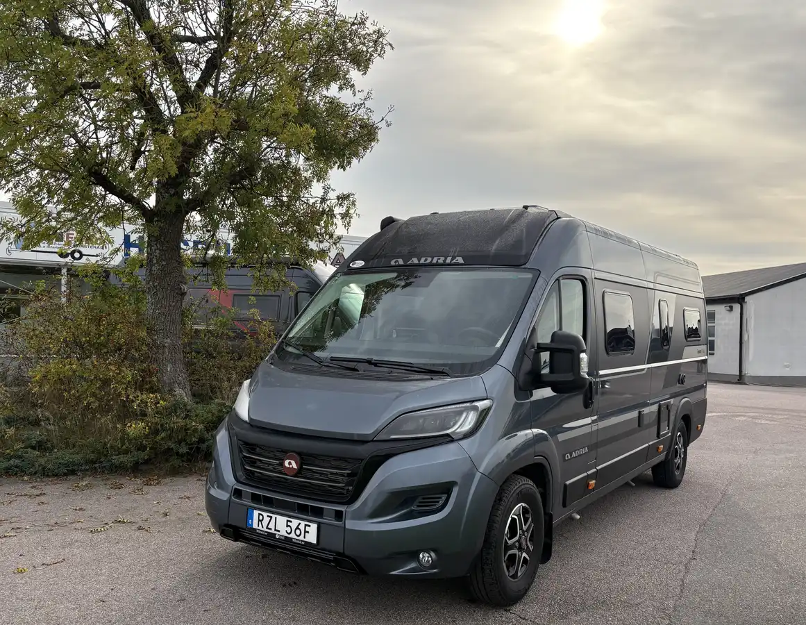 Adria TWIN 640 SLB — Plåtis