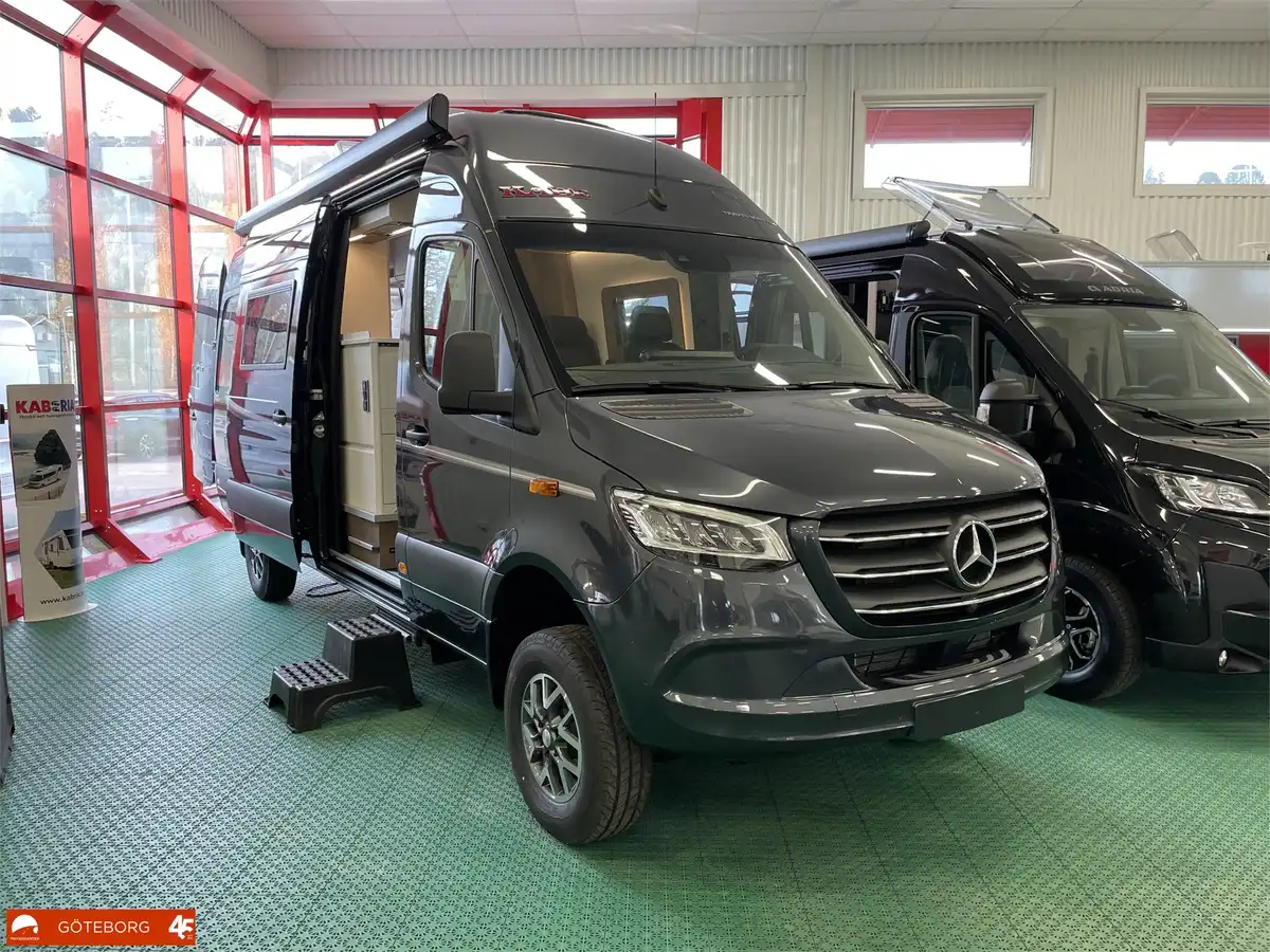 KABE Travel Master Van 690 LB — Halvintegrerad