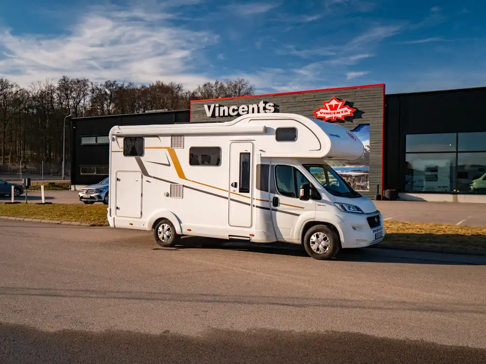 Eura Mobil-Activa One 690 HB *Truma *Solcell *Dubbelgolv-(2019) — Alkov
