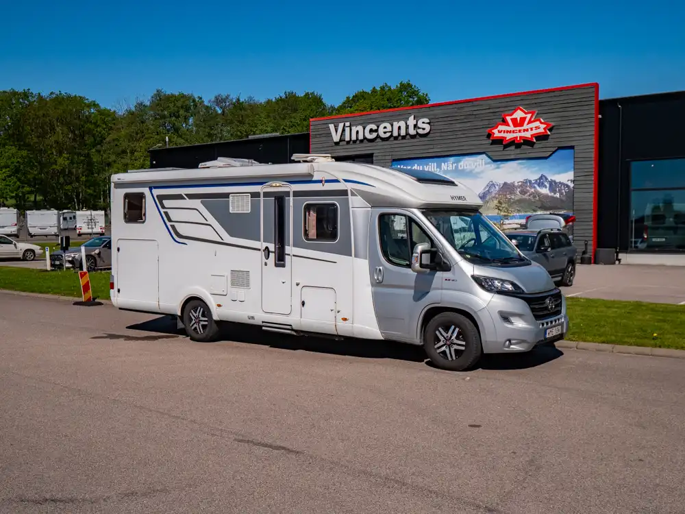 Hymer-T 704 SL *ALDE *Hydrauliska stödben *Solcell-(2019) — Halvintegrerad