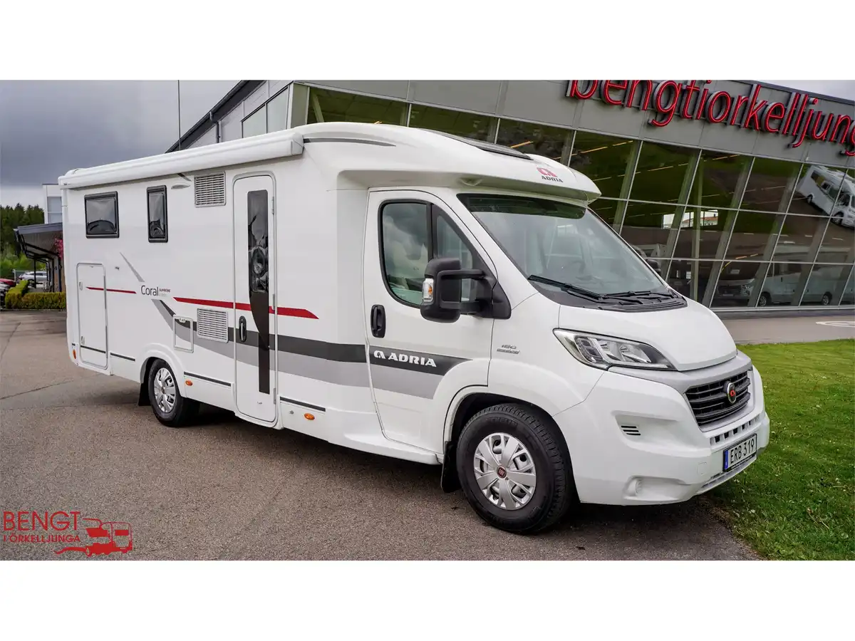 Adria Coral Supreme S 670 SL — Halvintegrerad