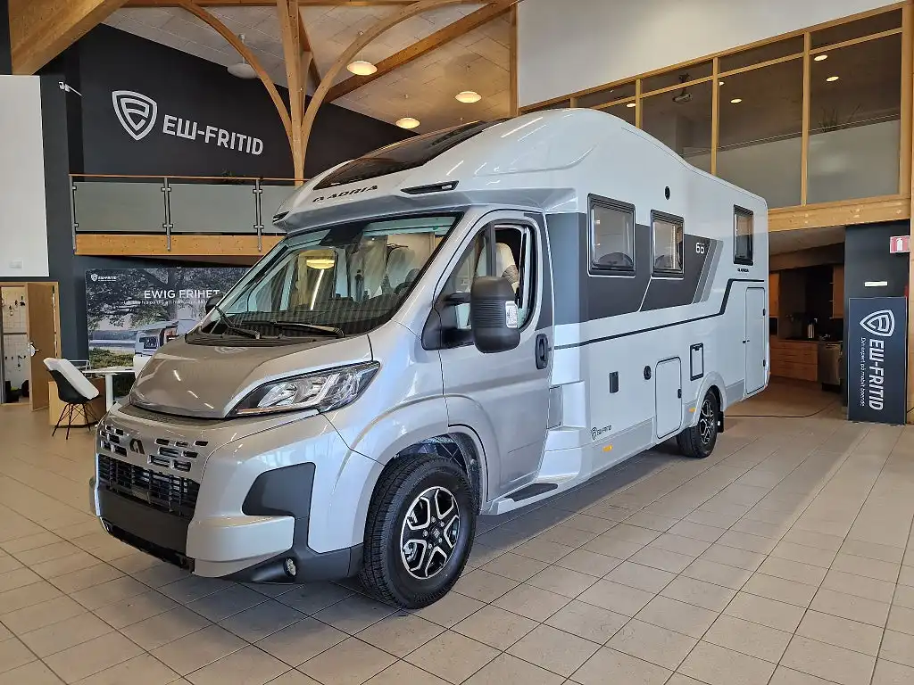 Adria CORAL 670 DL 60Y — Halvintegrerad