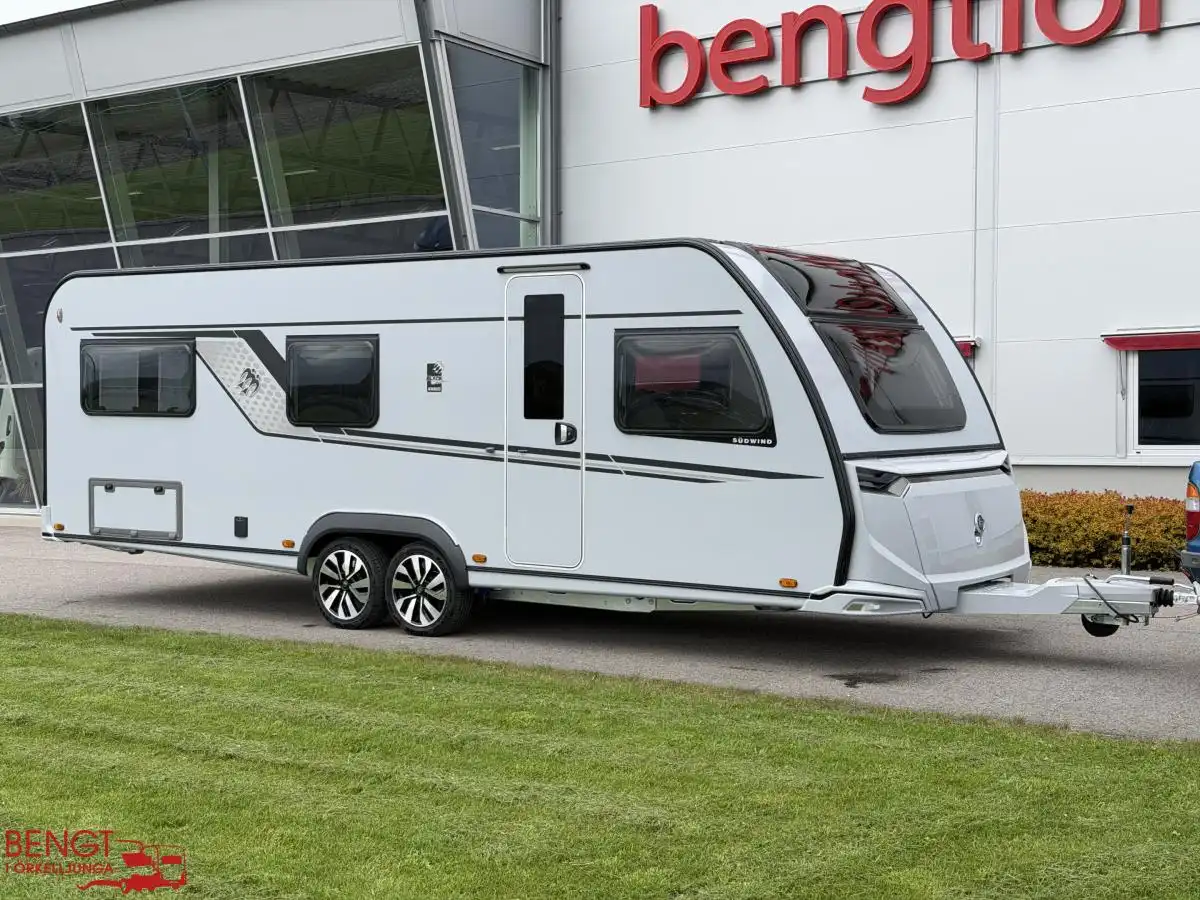 Knaus SÜDWIND BLACK SELECTION 650 UDF — Fransk säng