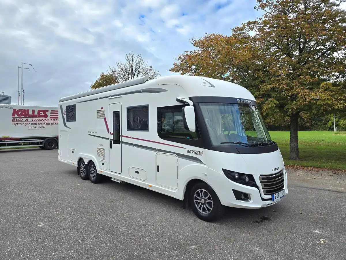 Rapido I 1090 Distingtion — Helintegrerad