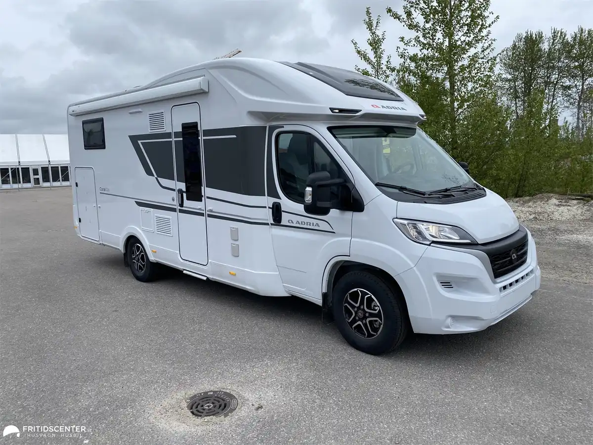 Adria Coral Axess 670 SL — Halvintegrerad