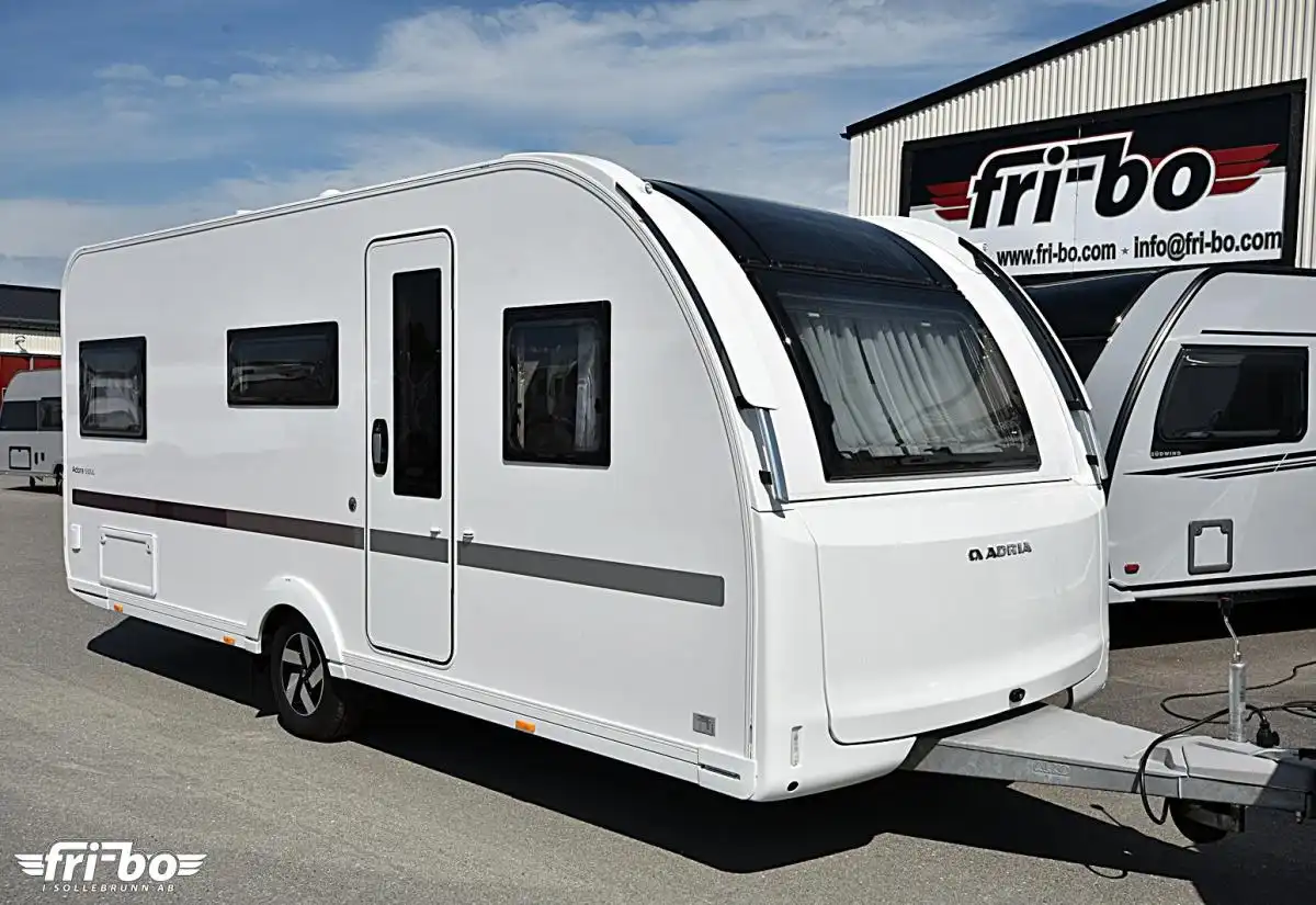 Adria 532 UL Adora — Dubbel långbädd