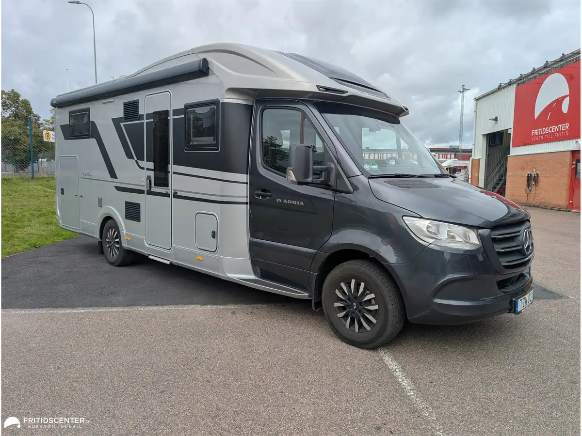 Adria CORAL SUPREME 670 DL — Halvintegrerad
