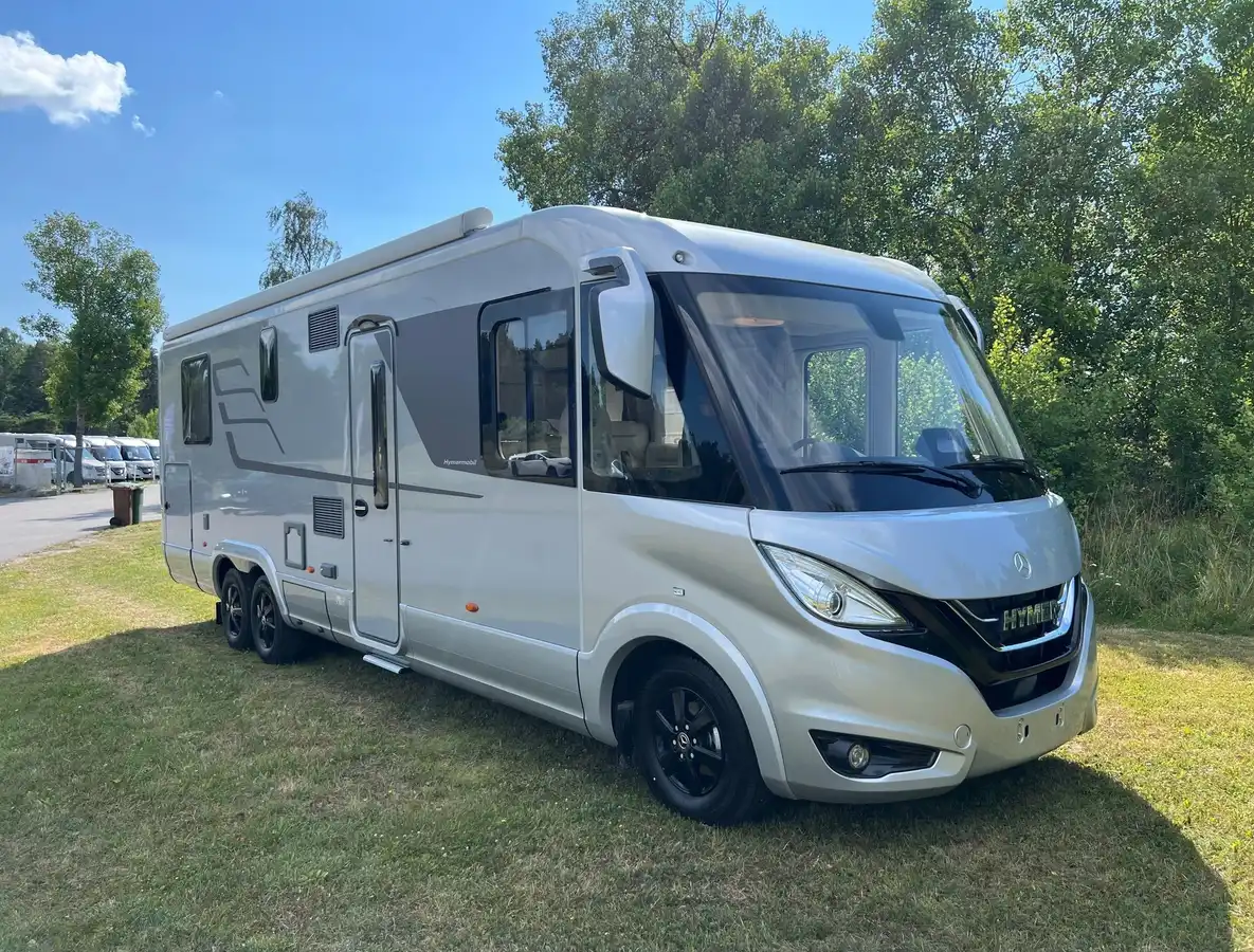 HYMER Masterline I 890 HC-Edition — Helintegrerad