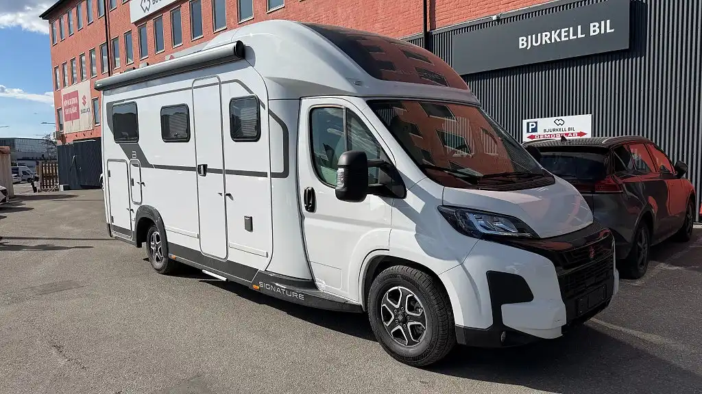 Bürstner Signature SFT 7.1 — Halvintegrerad