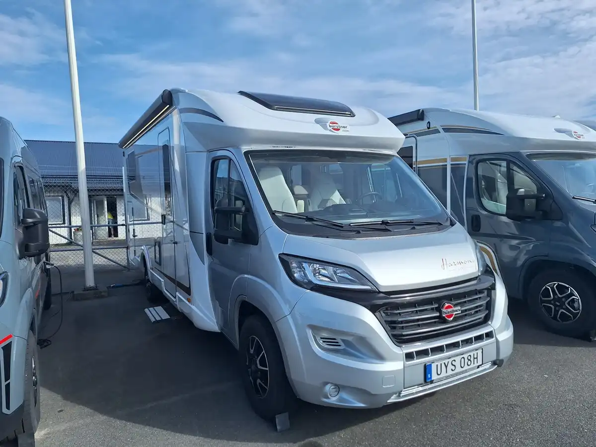 Bürstner Lyseo TD it 728 G — Halvintegrerad