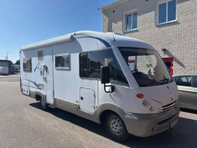 Bürstner Aviano i 684 — Helintegrerad