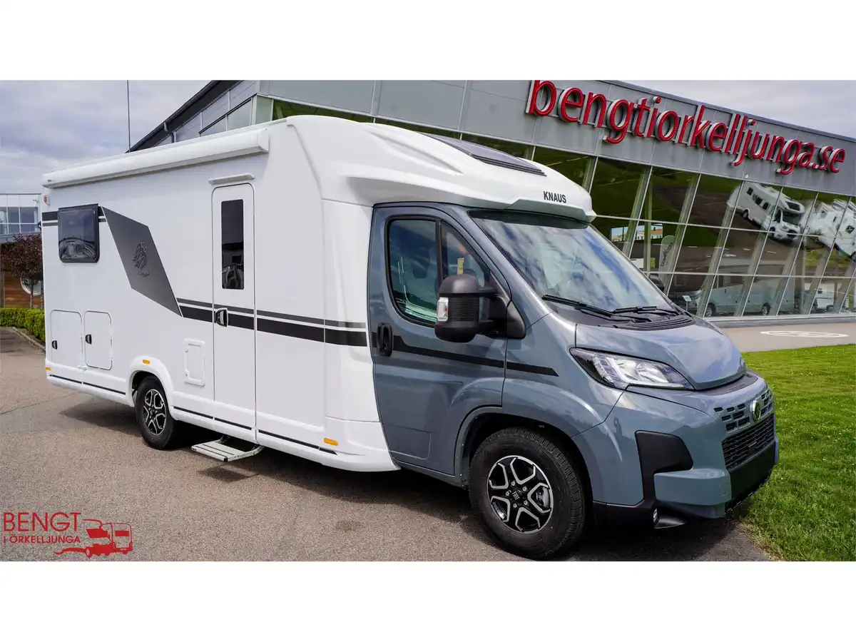 Knaus Live Wave Platinum Selection 700 MEG — Halvintegrerad med taksäng
