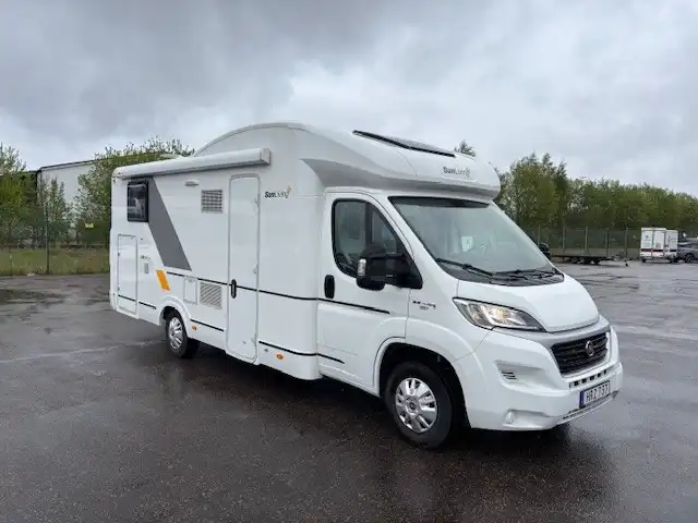 Sun Living LIDO M 50 SL — Halvintegrerad med taksäng
