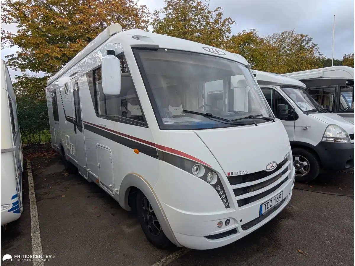LMC LMC Explorer Sportline I745 — Helintegrerad