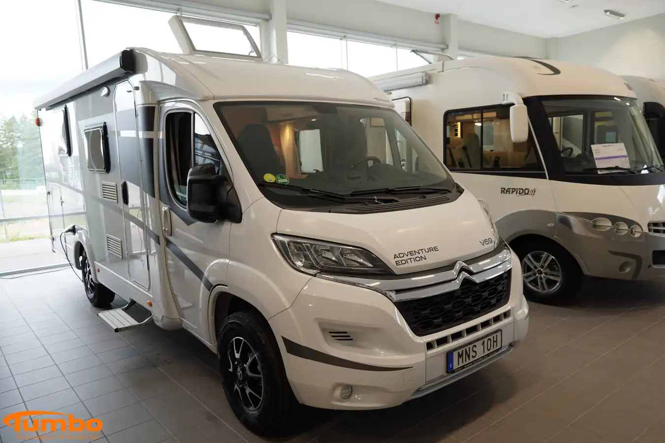 Sunlight - Van V 69 / Adventure Edition ACx2 — Halvintegrerad