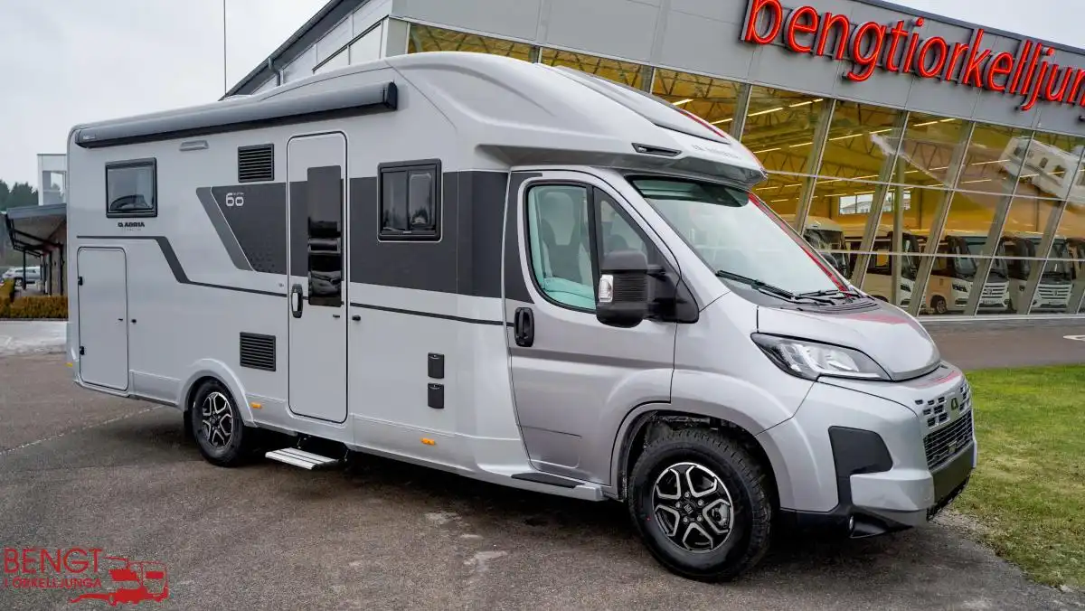 Adria CORAL 670 DL 60Y — Halvintegrerad