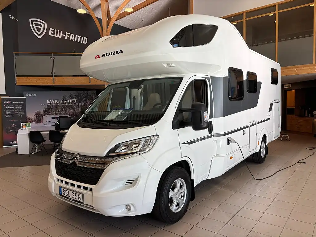 Adria CORAL XL 670 SL — Alkov