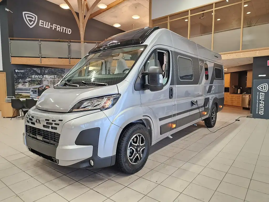 Adria TWIN 640 SLB 60Y — Plåtis