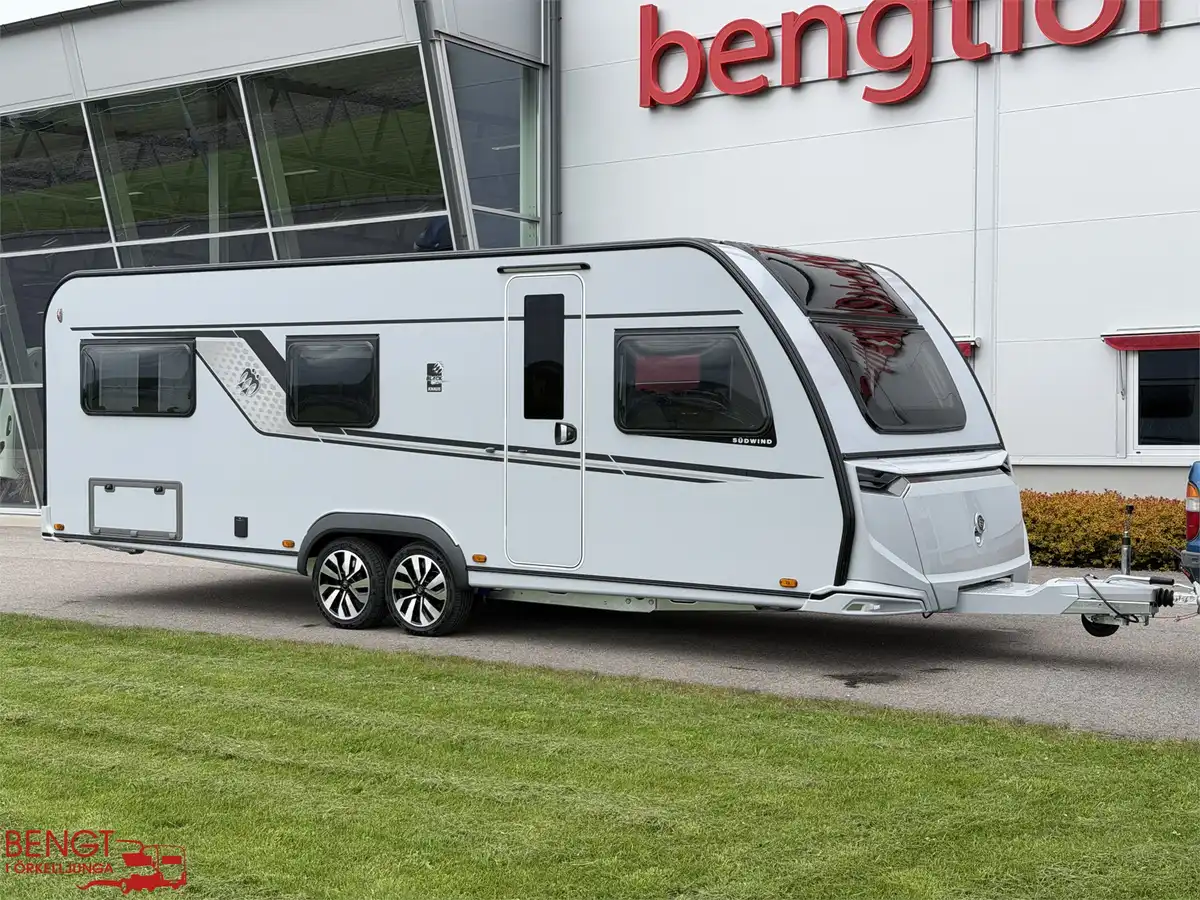 Knaus SÜDWIND BLACK SELECTION 650 UDF — Fransk säng