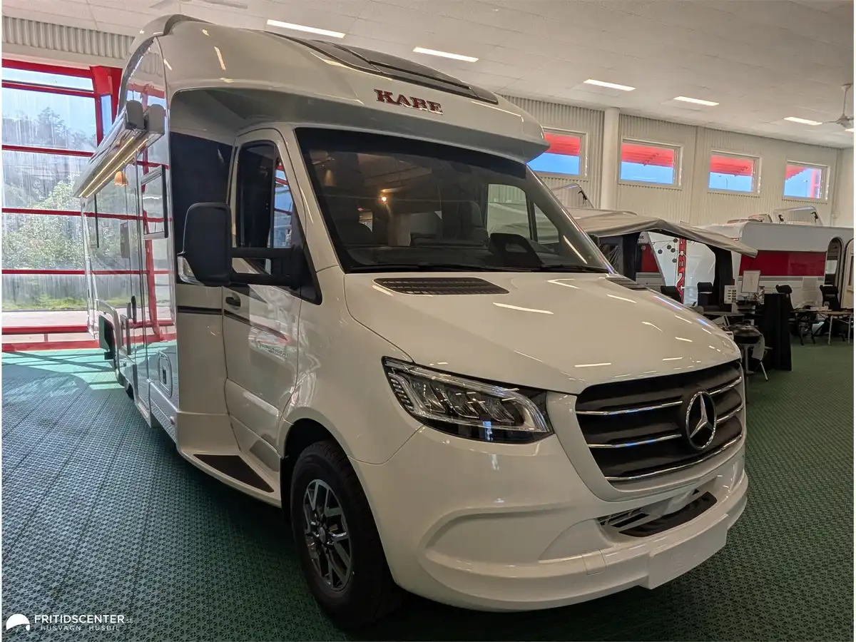 KABE Travel Master Royal X 880 LQB — Halvintegrerad med taksäng