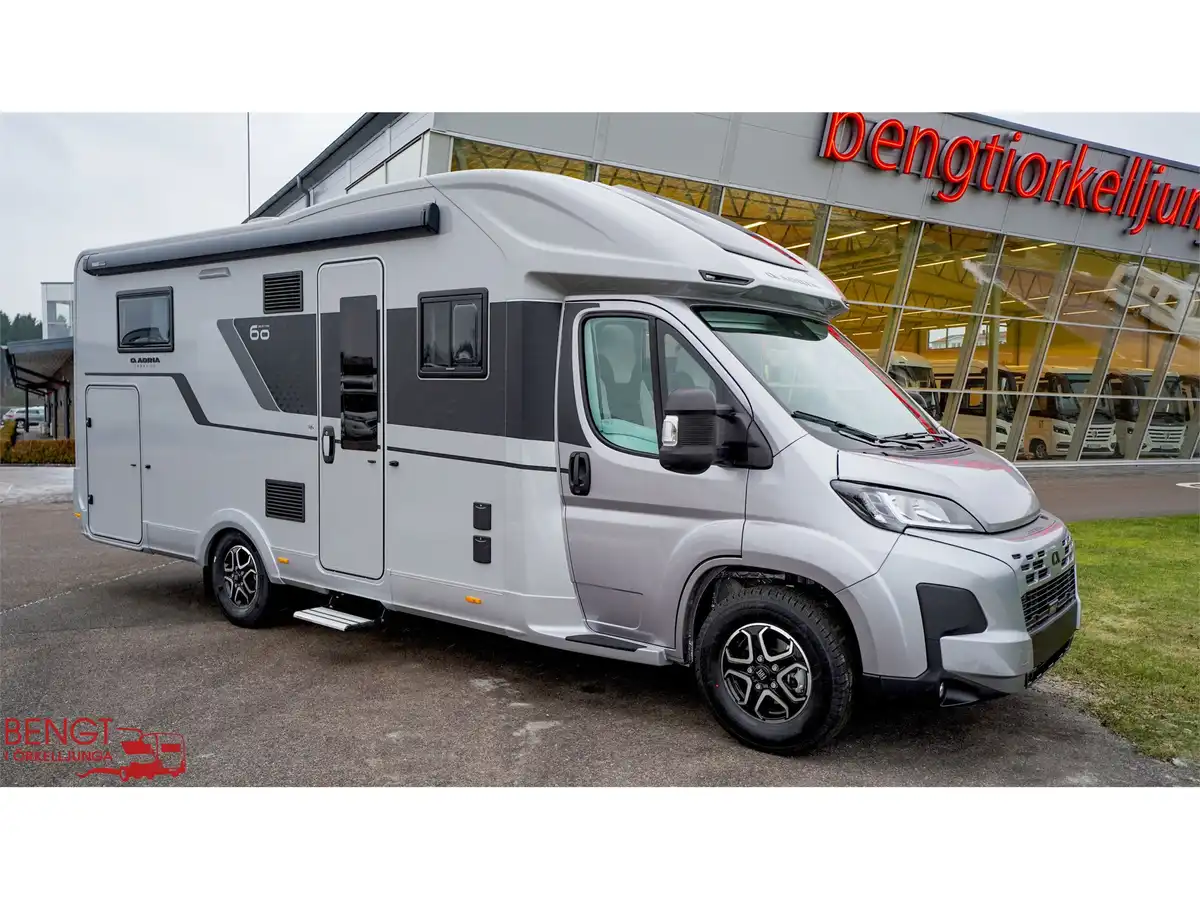 Adria CORAL 670 DL 60Y — Halvintegrerad