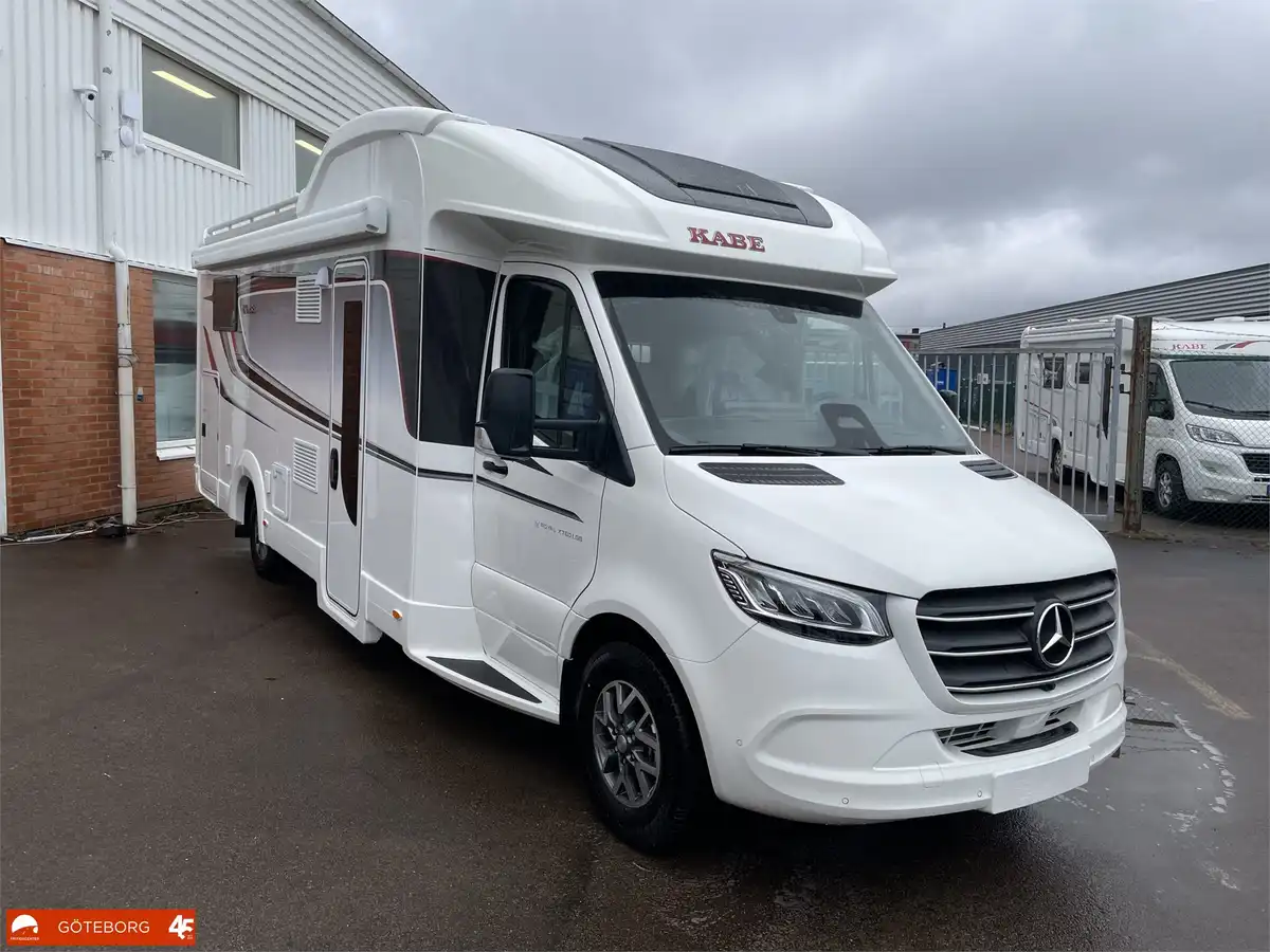 KABE Travel Master Royal X 780 LGB — Halvintegrerad med taksäng