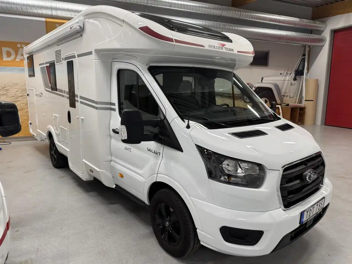 Roller Team KRONOS 284 TL — Halvintegrerad med taksäng