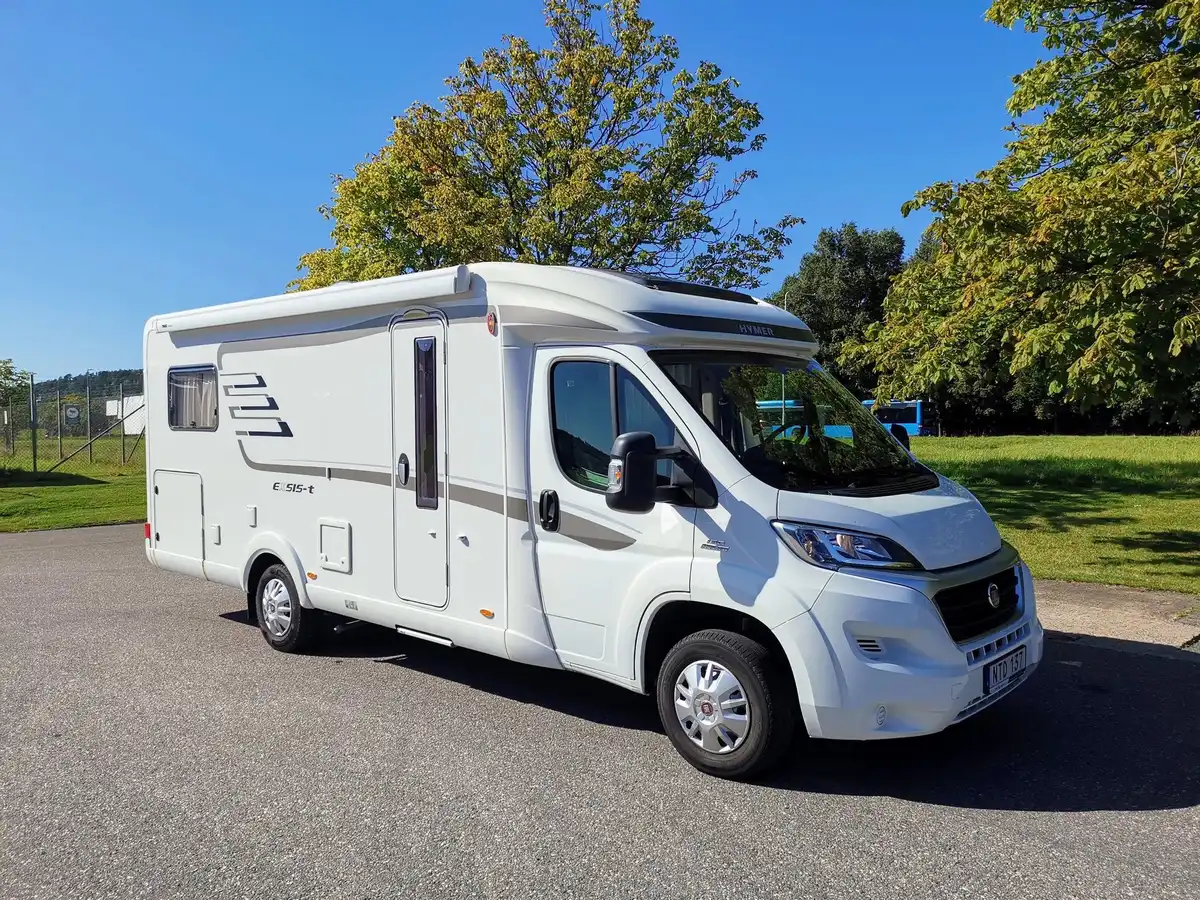 HYMER Exsis-t 688 — Halvintegrerad
