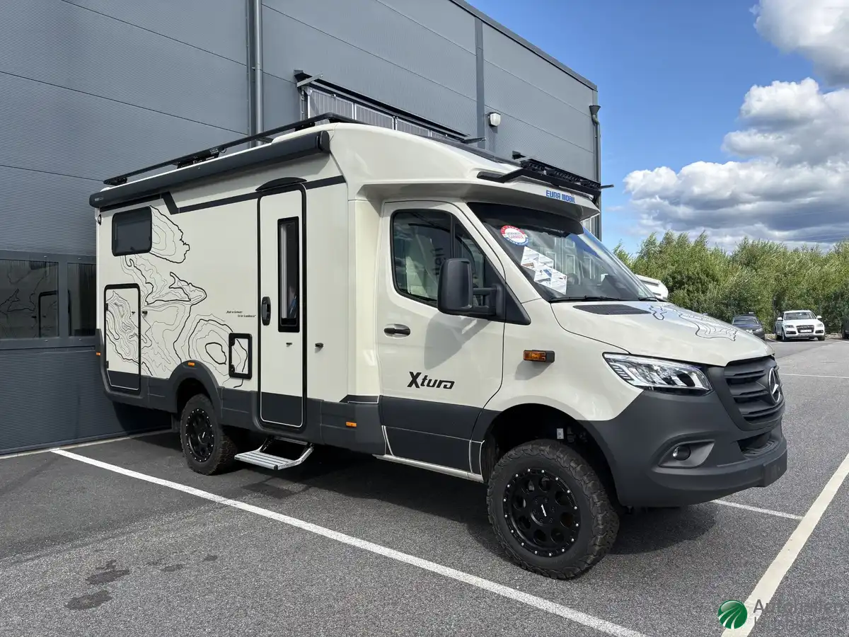 Eura Mobil XTURA 686 EF — Halvintegrerad