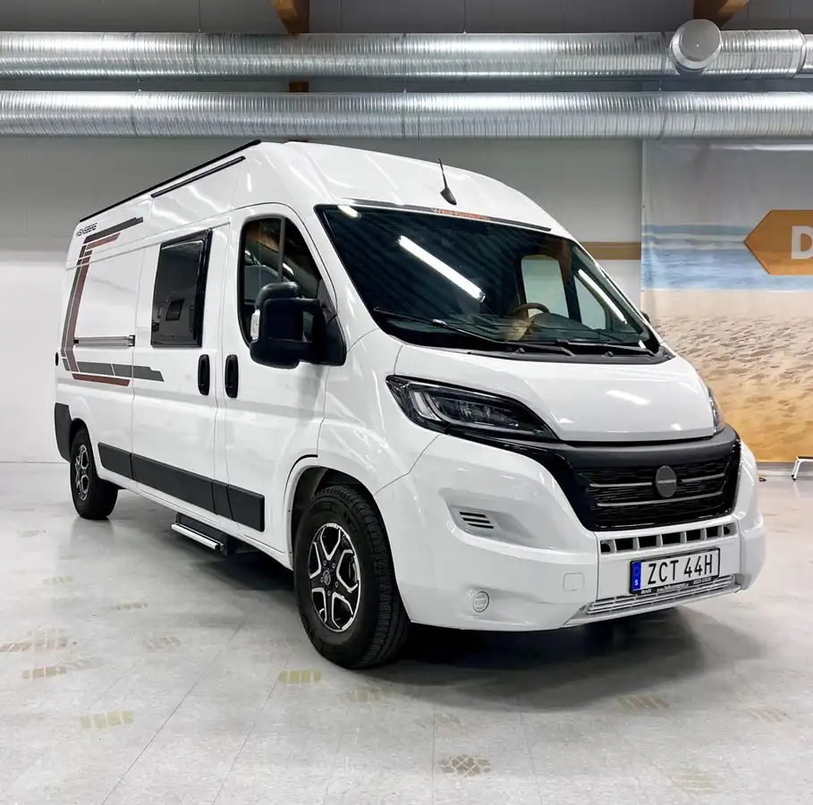 Weinsberg CaraBus 600 ME — Plåtis