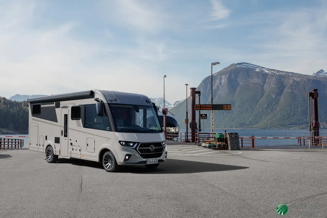 Eura Mobil Integra Line 726 EF Mercedes GT — Helintegrerad