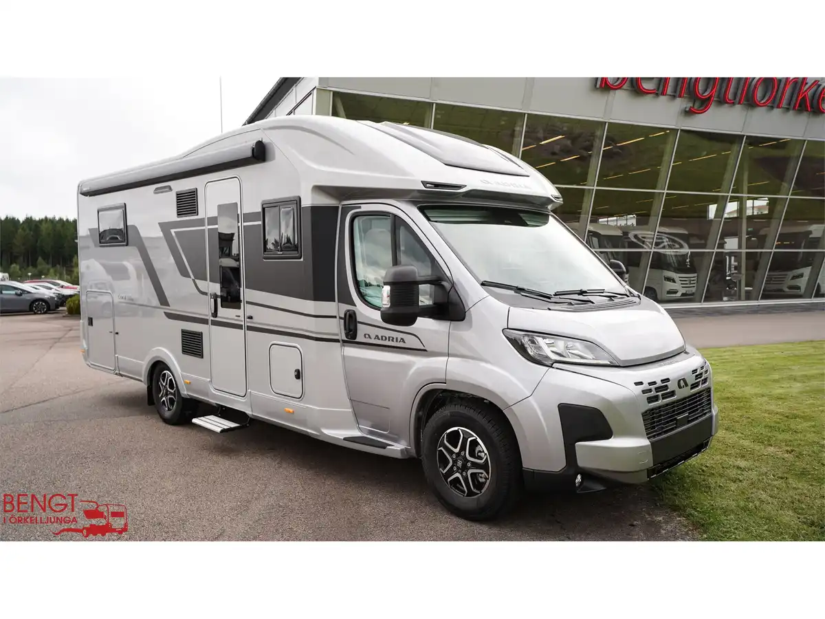Adria Coral Supreme 670 DC — Halvintegrerad