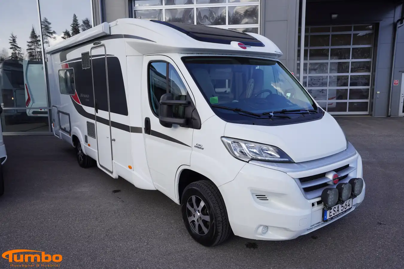 Bürstner - Nexxo T 720 — Halvintegrerad