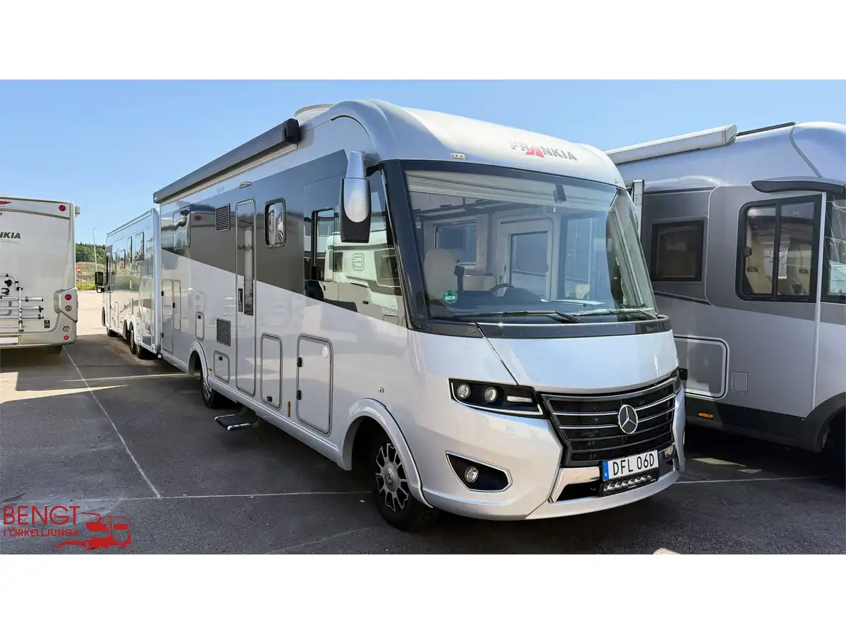 Frankia I 7900 QD Platin Mercedes — Helintegrerad
