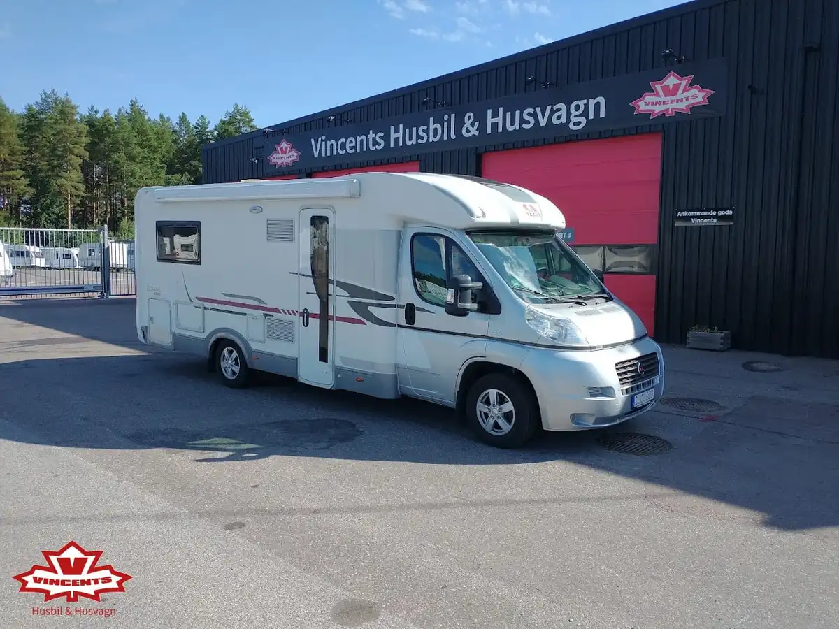 Adria-CORAL S 670SLL *Truma *Cykelställ *Ugn-(2013) — Halvintegrerad
