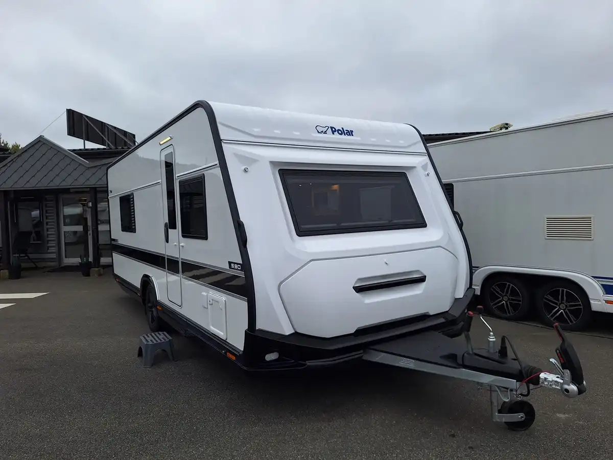 Polar Black Edition 590 BS — Husvagn
