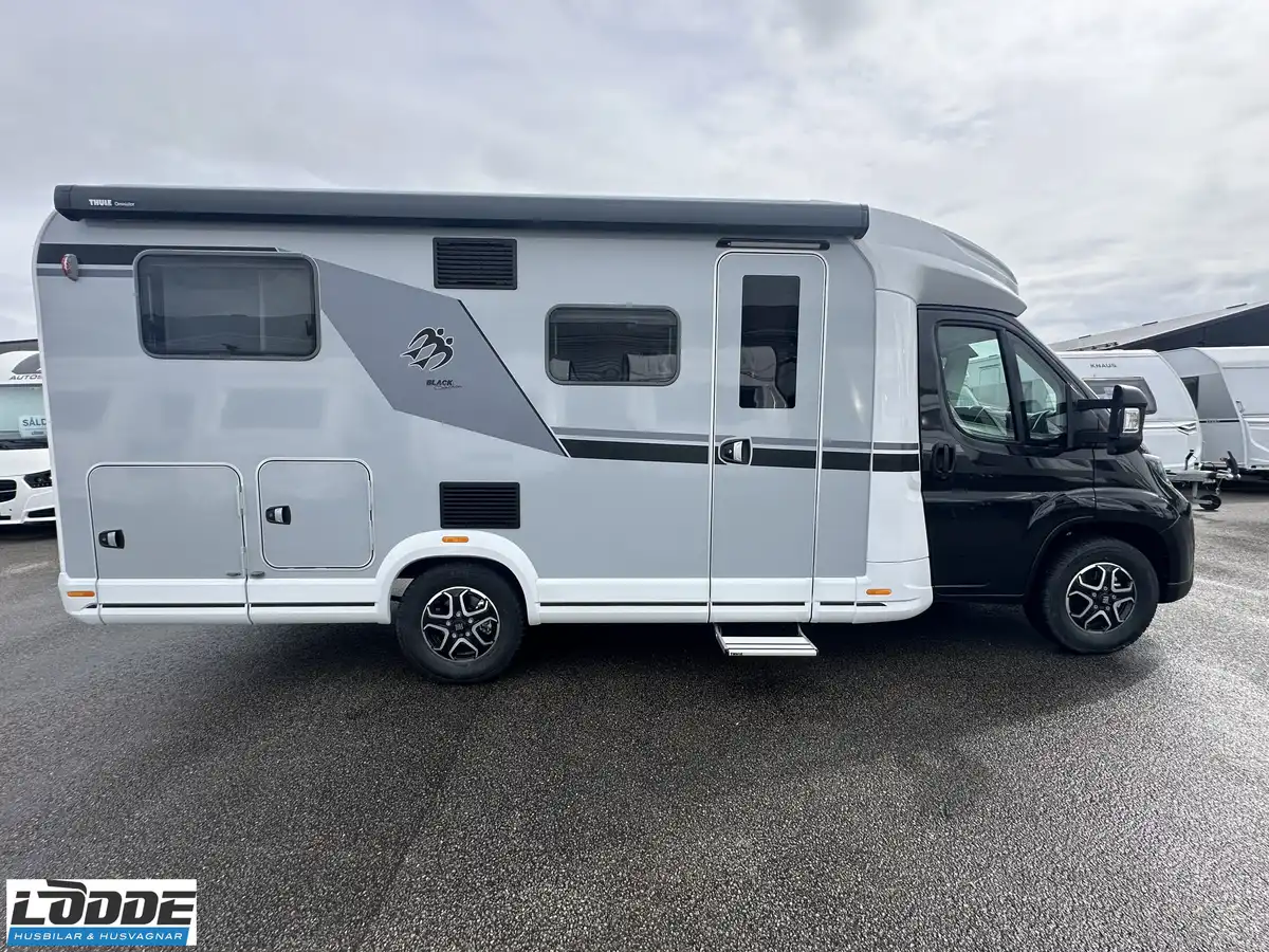 Knaus Live TI 650 MEG Black Selection — Halvintegrerad